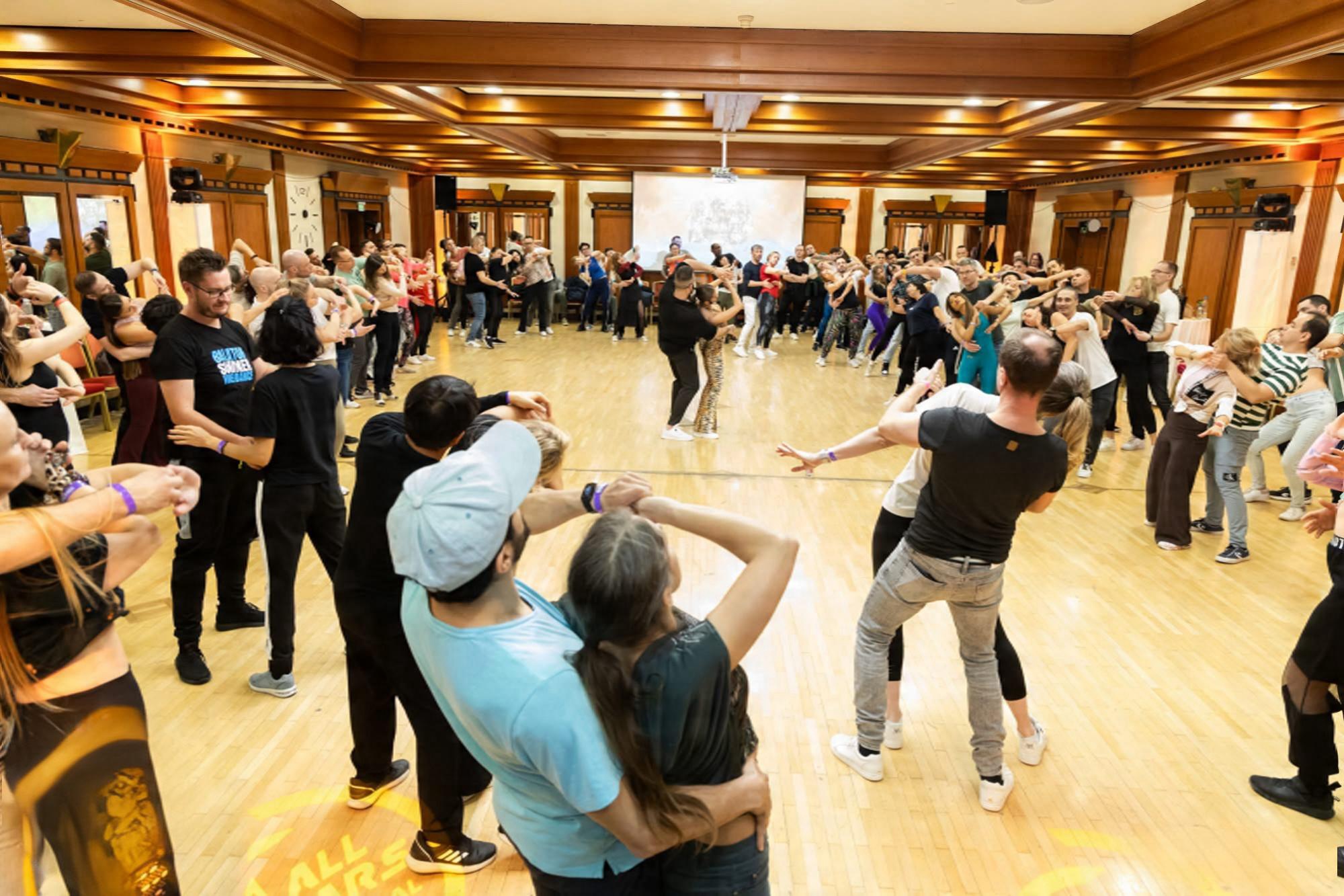 Bachata Life Budapest táncosai egy budapesti bachata workshopon